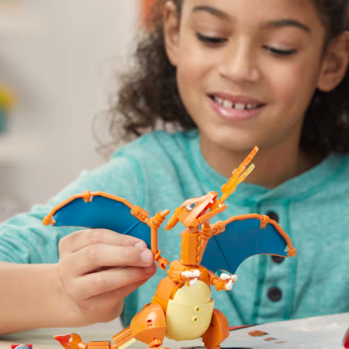 Mega Pokémon Charizard Building Toy Set (222 Pieces) - Orange