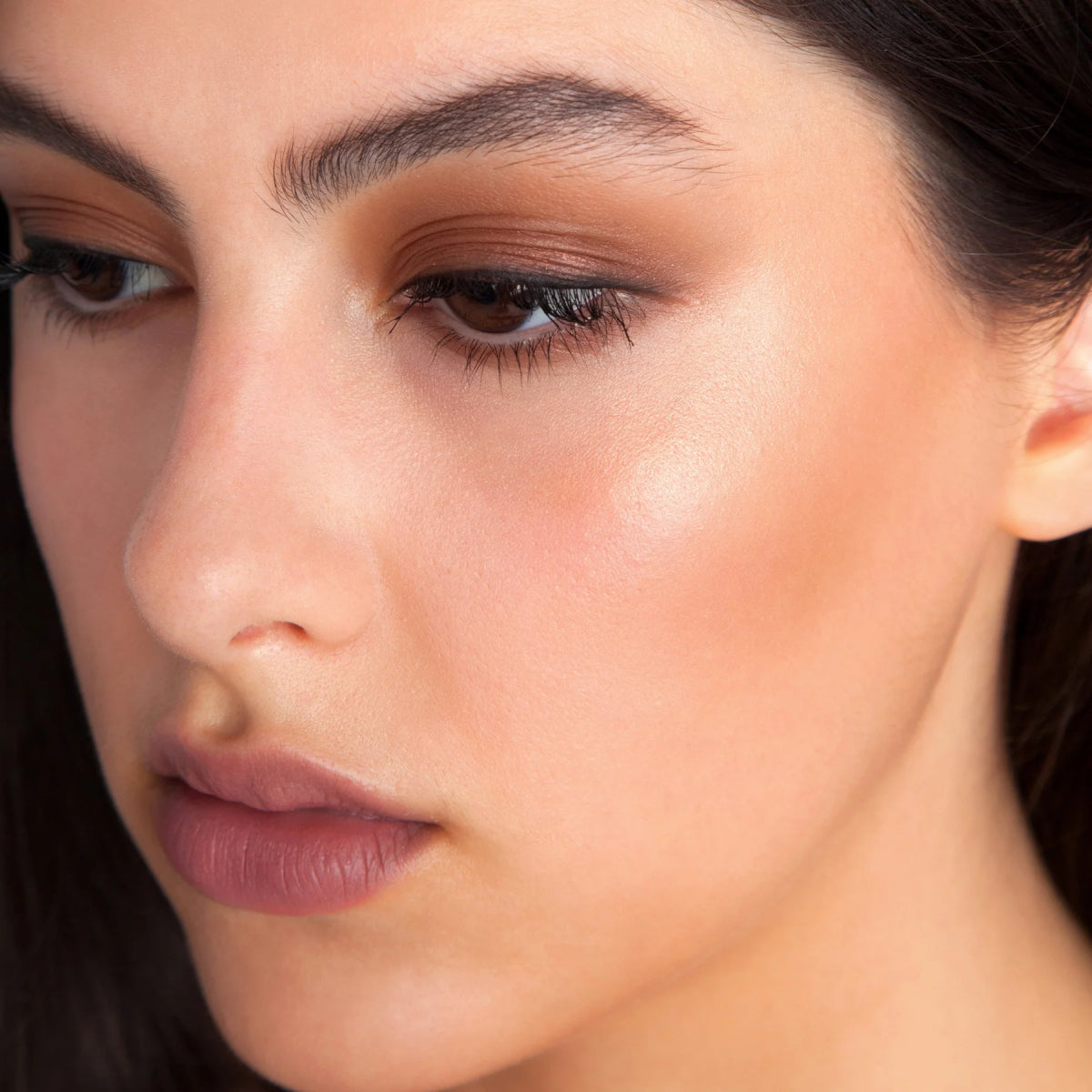 the Balm Bonnie-Lou Manizer Highlighter