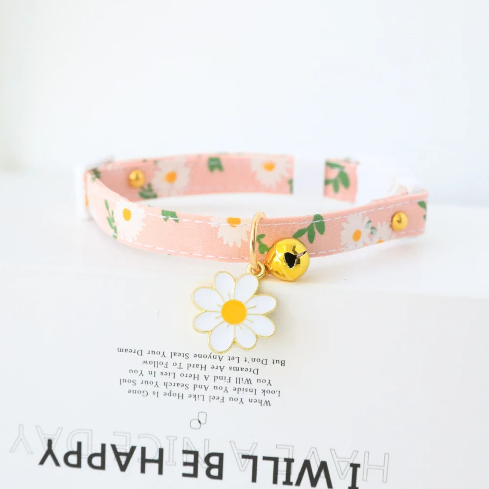Adjustable Beauty Cat Pet Collar with Bell Dog Necklace Cute Kitten Puppy Flower Pendant Cat Accessories Supplier