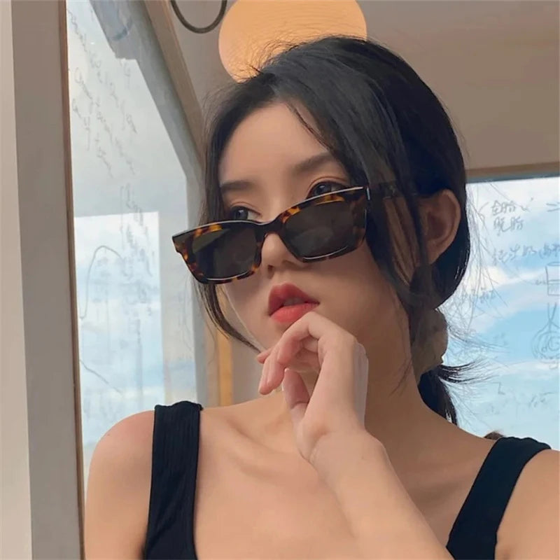 2022 New Fashion Vintage Sunglasses Women Retro Rectangle Eyewear