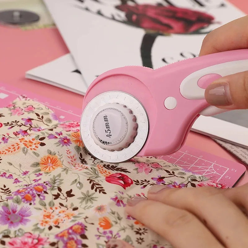 45mm Rotary Cutter with 5 Replacement Blades for Quilting and Sewing Fabric Cutting Tool Set