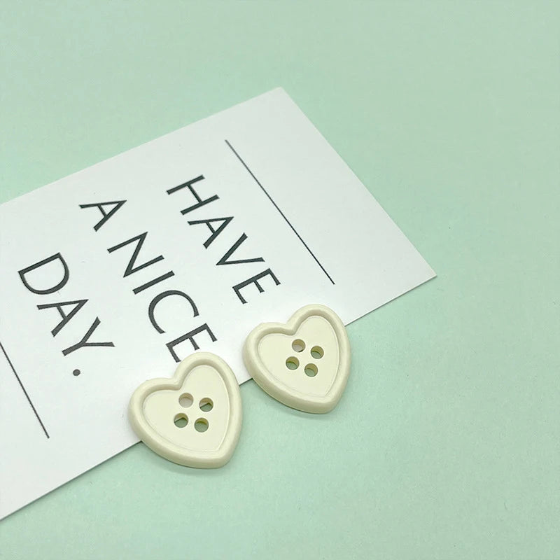 20 Piece Set of 18mm Colorful Heart Shaped Plastic Buttons for Children's Clothing and Sweaters Cute DIY Sewing Accessories