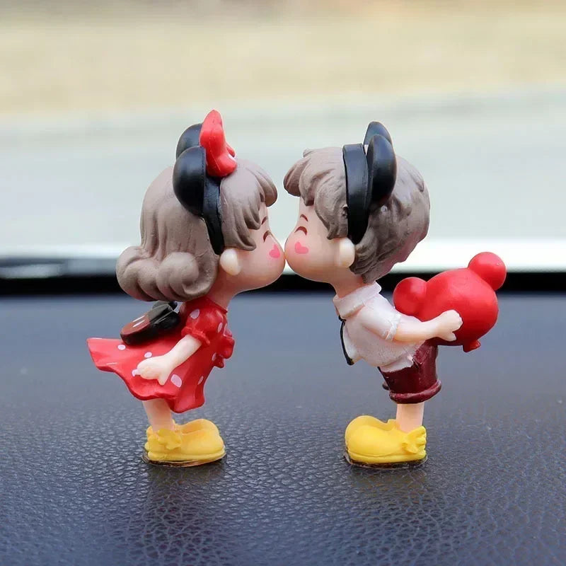 Mini Resin Couples Figurine Cute Lovers Balloon Ornament for Car Dashboard Office Decor Valentine's Day Gift