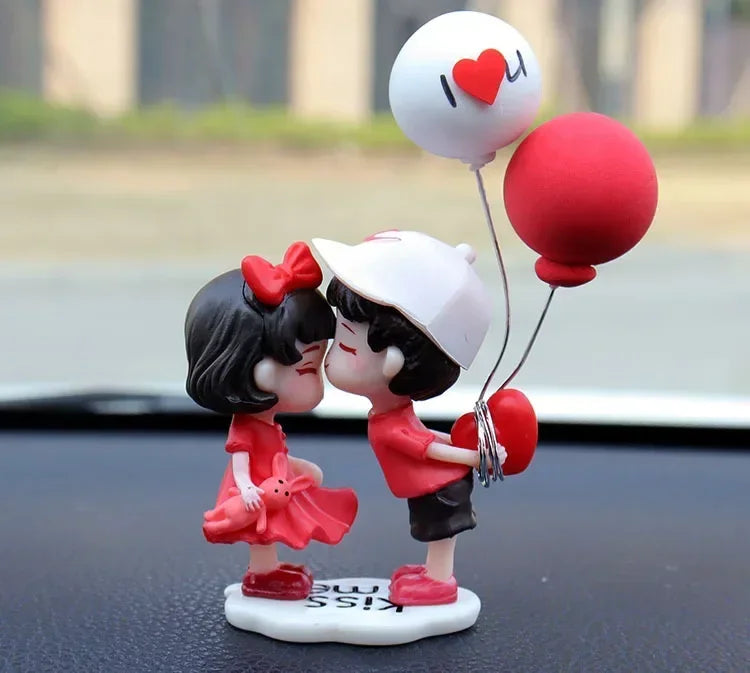 Mini Resin Couples Figurine Cute Lovers Balloon Ornament for Car Dashboard Office Decor Valentine's Day Gift