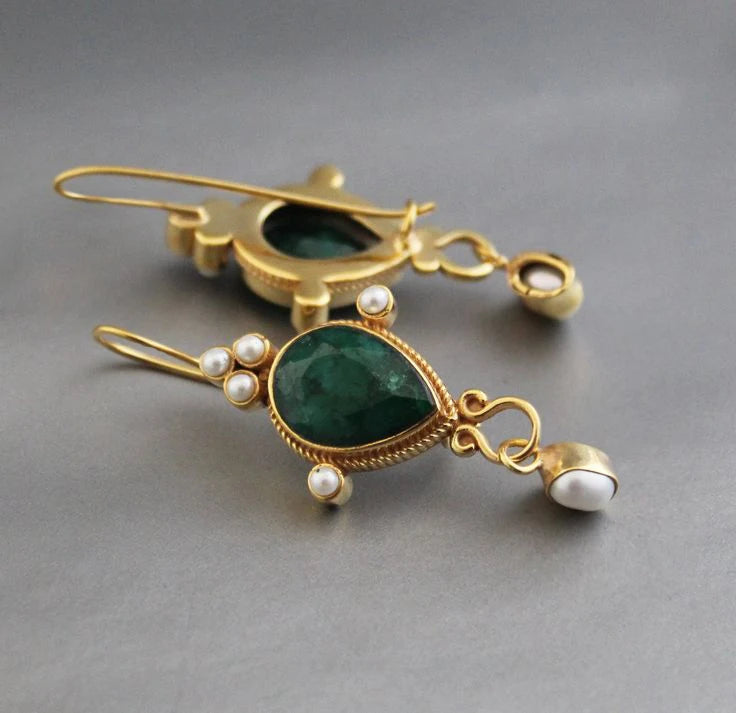 2 Pieces Vintage Design Emerald Pearl Dangle Earrings for Parties