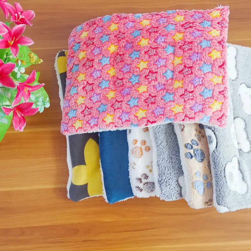 Thickened Flannel Warm Dog Mat for Autumn and Winter Comfortable and Soft Pet Sleeping Mat for Cats and Pet Nests At Home