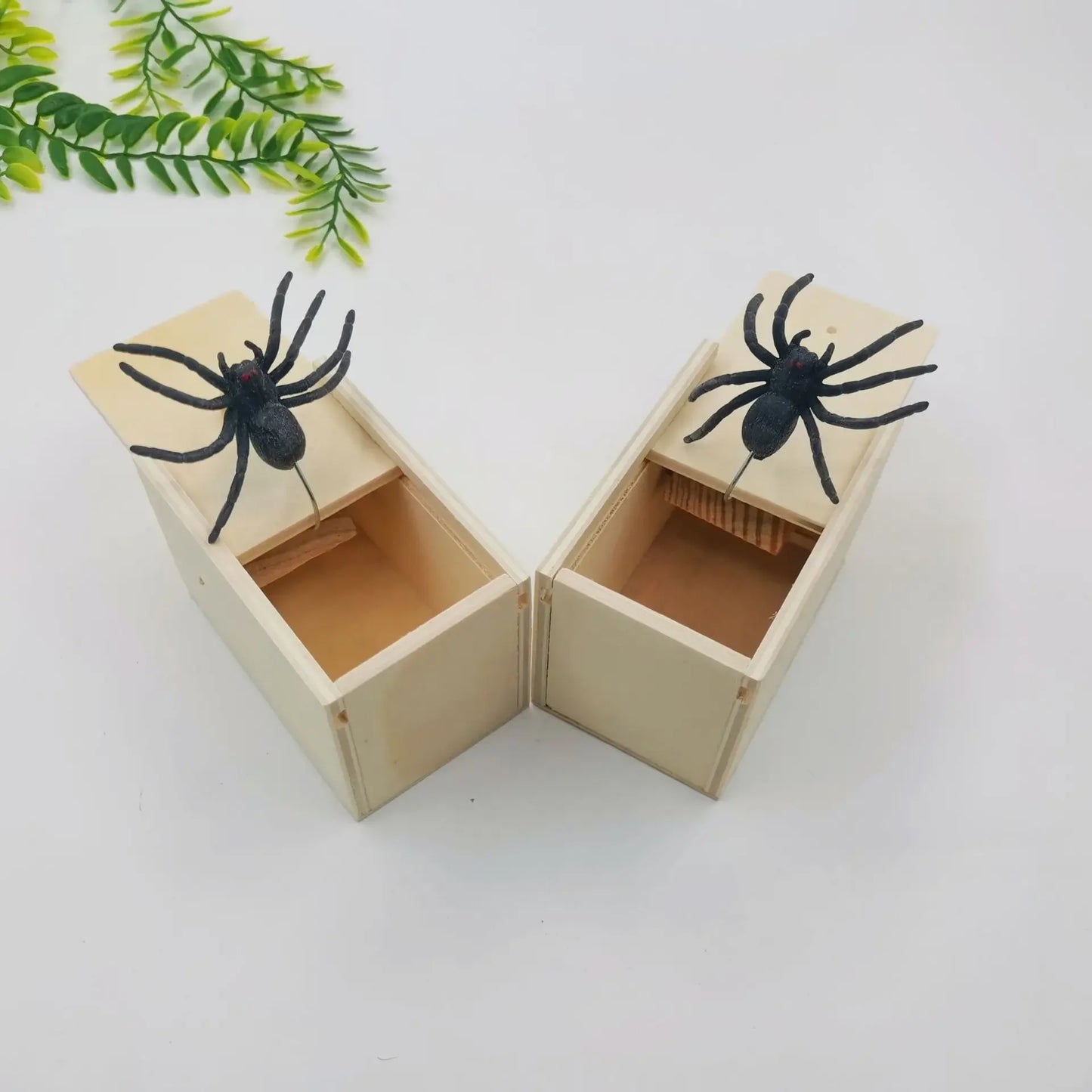 Trick Spider Funny Scare Box Wooden Prank Toy for Friends