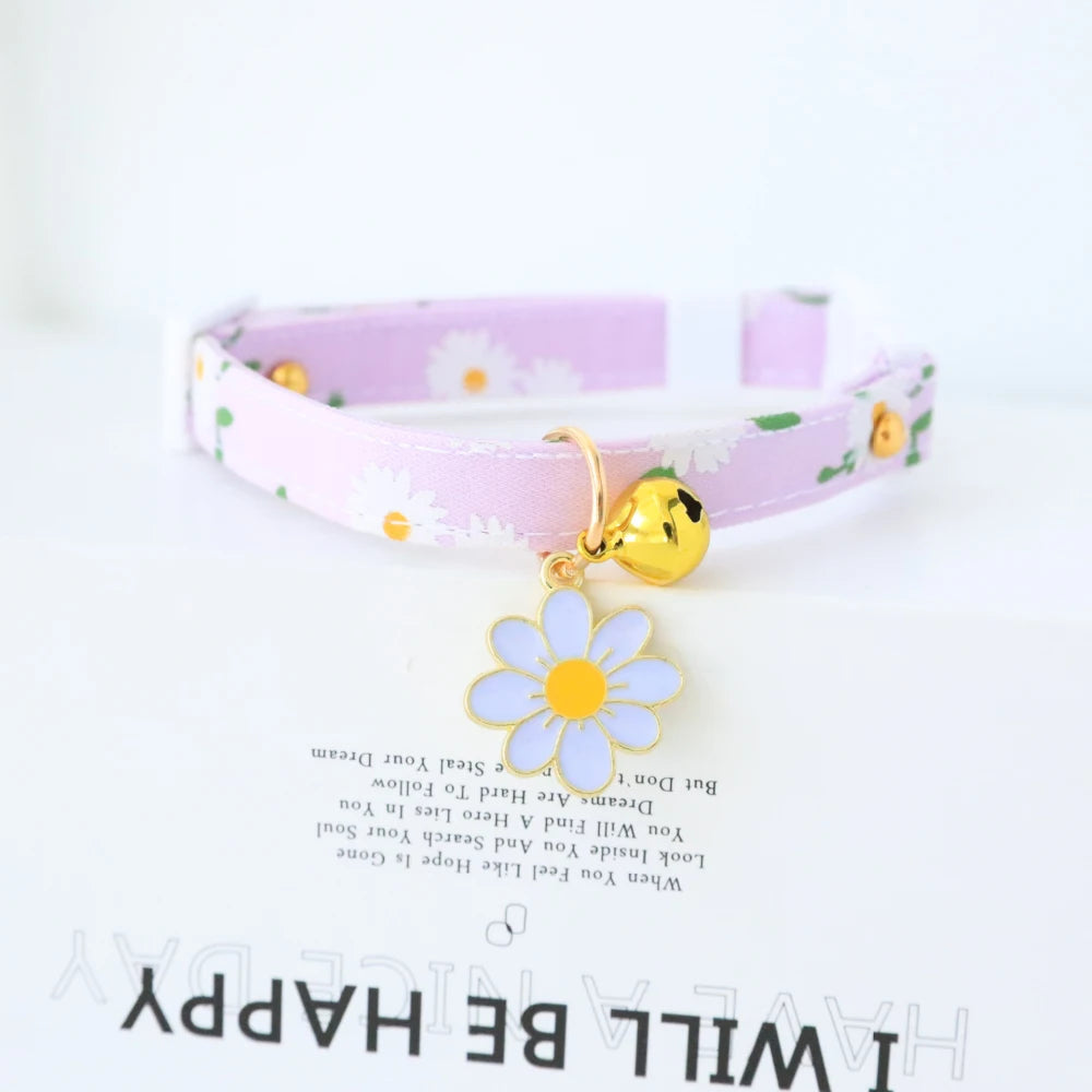 Adjustable Beauty Cat Pet Collar with Bell Dog Necklace Cute Kitten Puppy Flower Pendant Cat Accessories Supplier