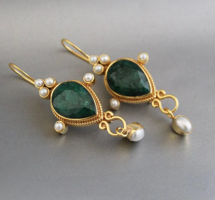 2 Pieces Vintage Design Emerald Pearl Dangle Earrings for Parties