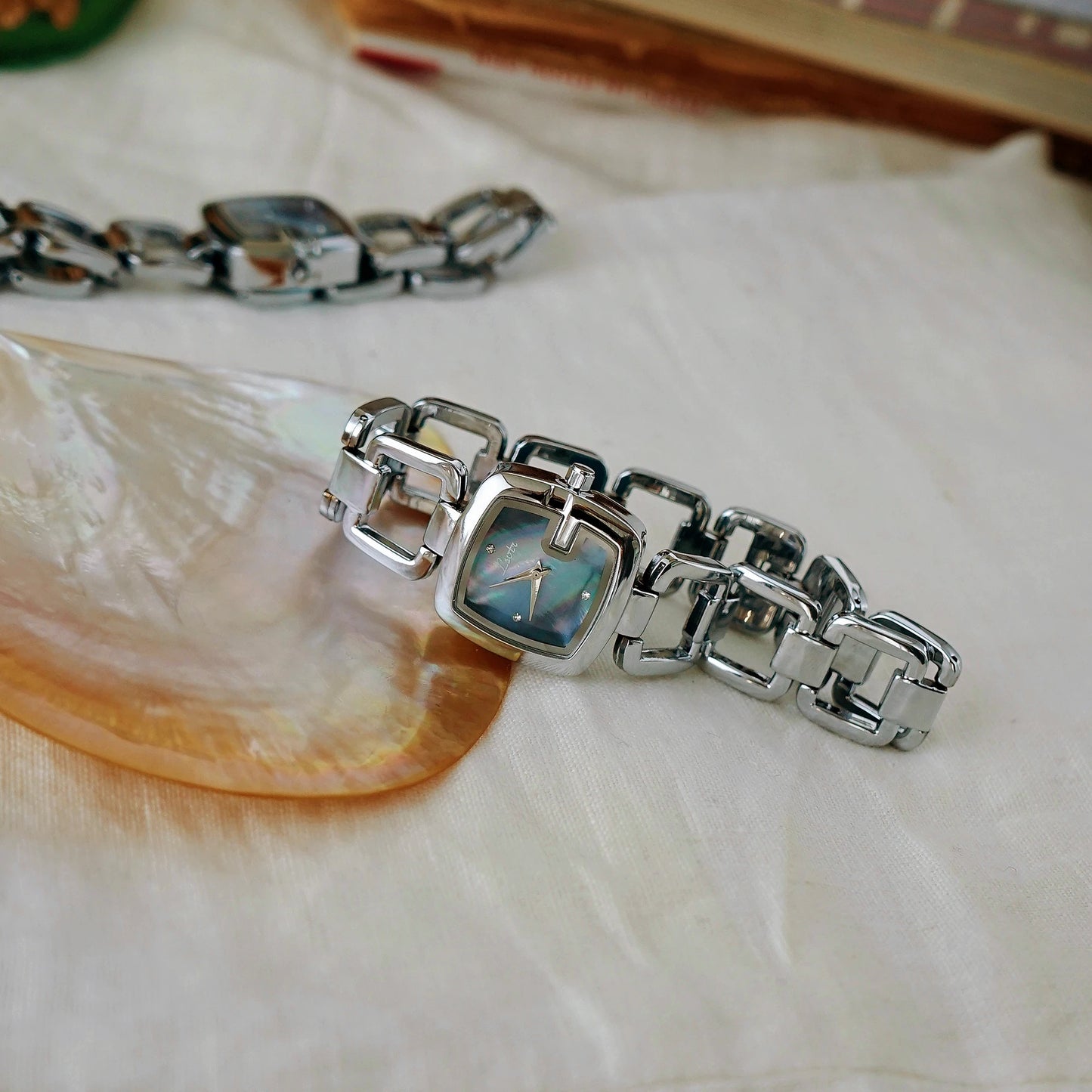 1pc Women's Elegant High-End Luxury Quartz Watch, Rhinestone & Mother Of Pearl Dial, Stainless Steel Band