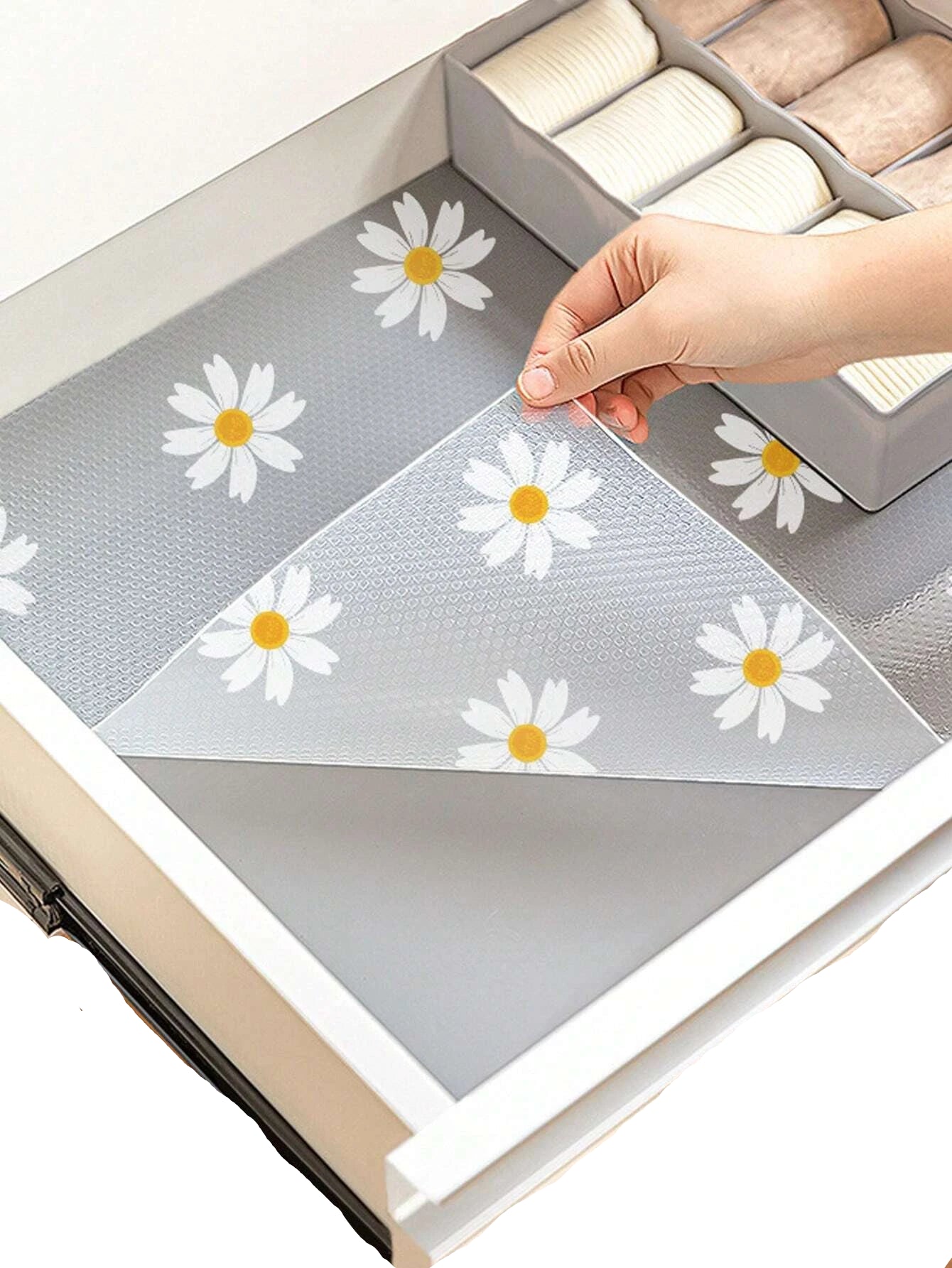 Daisy Shelf Liner Roll Non Adhesive EVA Waterproof Mat for Kitchen Cabinets and Fridge Organization