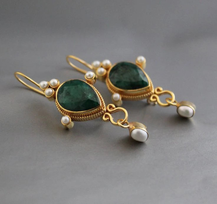 2 Pieces Vintage Design Emerald Pearl Dangle Earrings for Parties