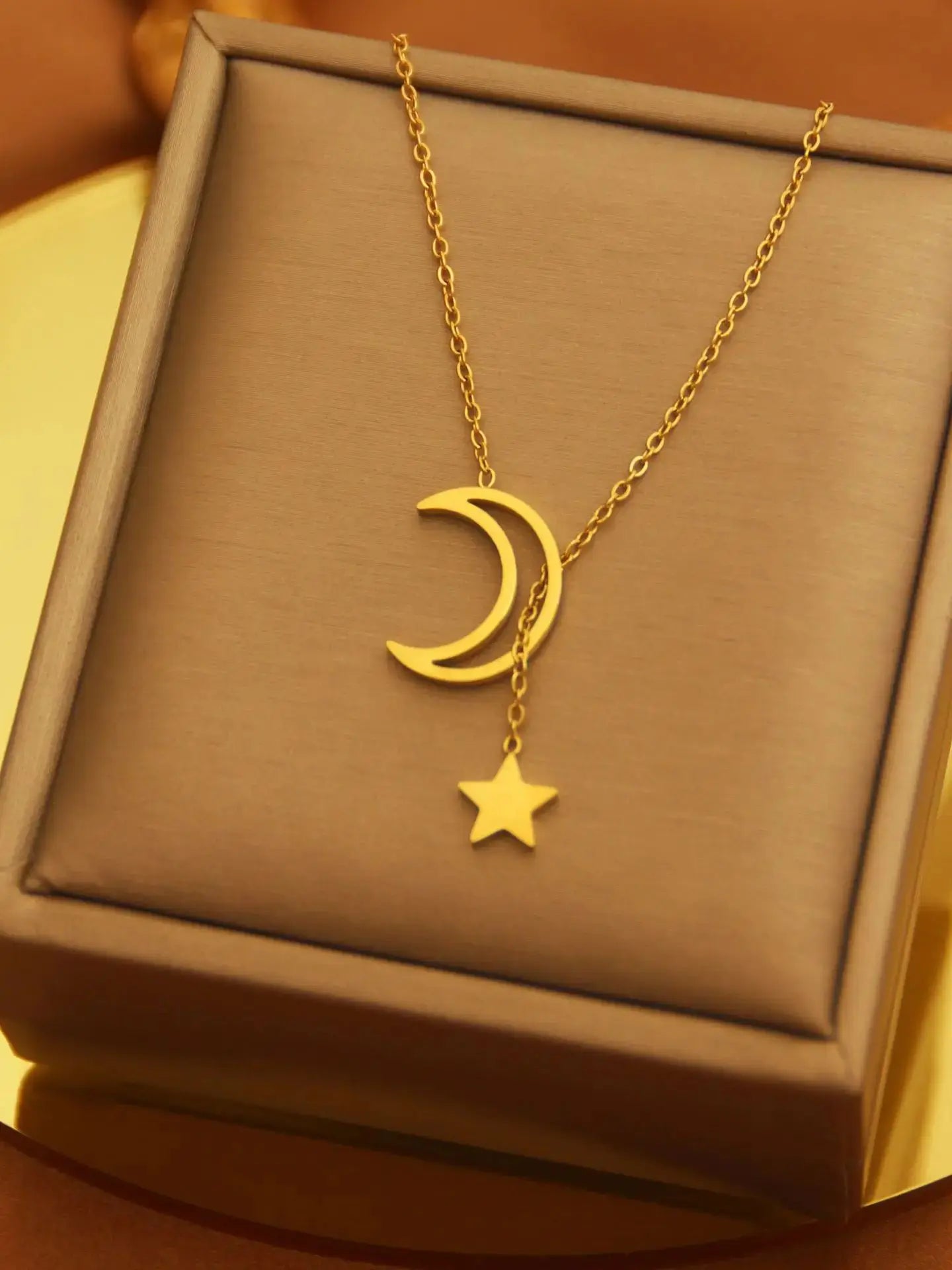 New Simple Moon Star Pendant Choker Necklace for Women