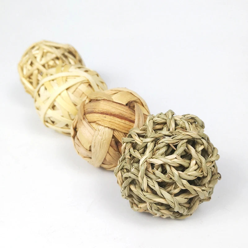 Chewing Braided Ball Guinea Pig Rabbit Hamster Small Animal Play Pet Interactive Chew Toy Natural Grass Ball hamster toy