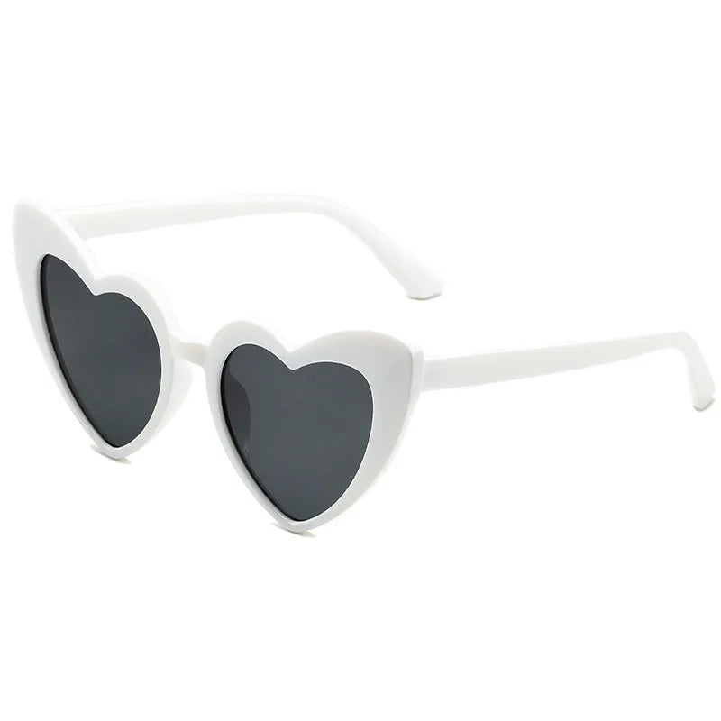 2024 Summer Beach Sunglasses Women Heart Shaped Fashion Glasses