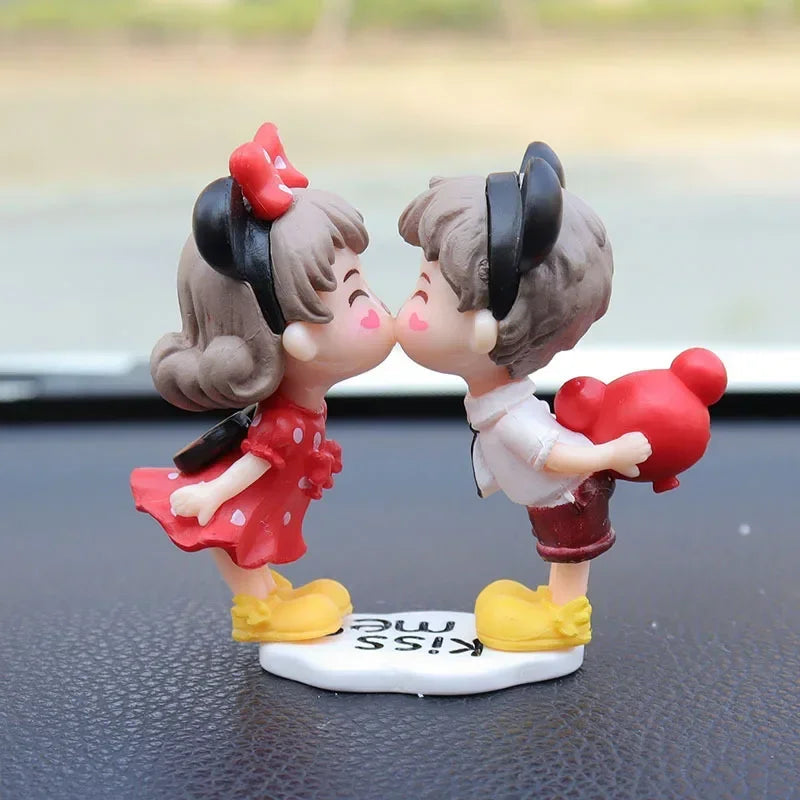 Mini Resin Couples Figurine Cute Lovers Balloon Ornament for Car Dashboard Office Decor Valentine's Day Gift