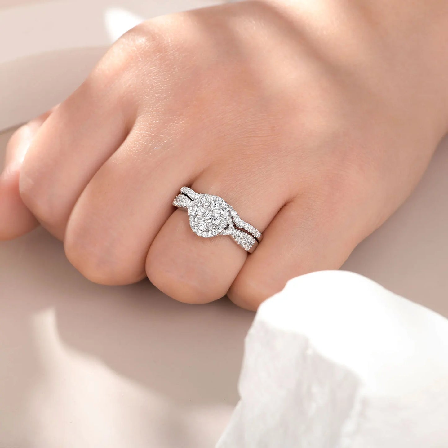 Newshe 925 Sterling Silver Wedding Rings Set Women Oval Halo Cubic Zircon Engagement Jewelry Gift