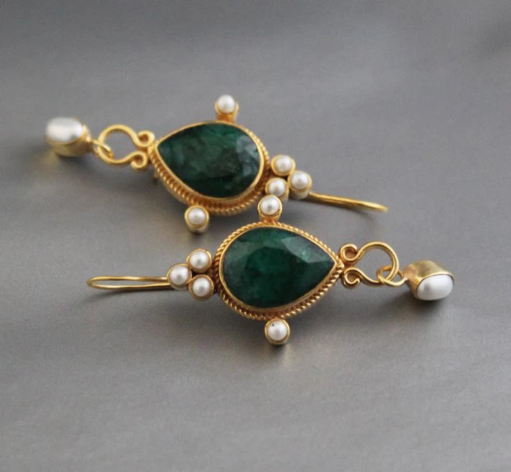 2 Pieces Vintage Design Emerald Pearl Dangle Earrings for Parties