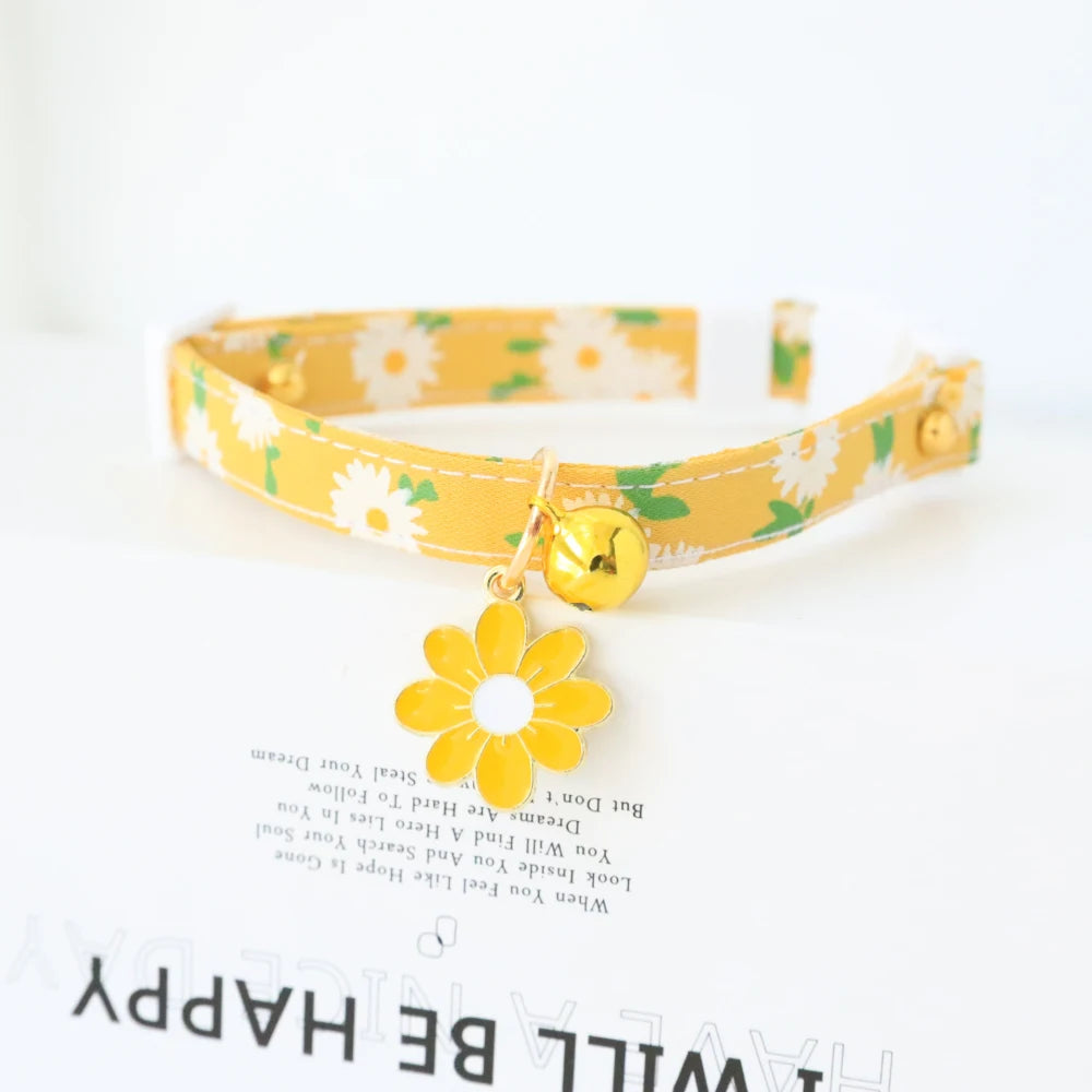 Adjustable Beauty Cat Pet Collar with Bell Dog Necklace Cute Kitten Puppy Flower Pendant Cat Accessories Supplier