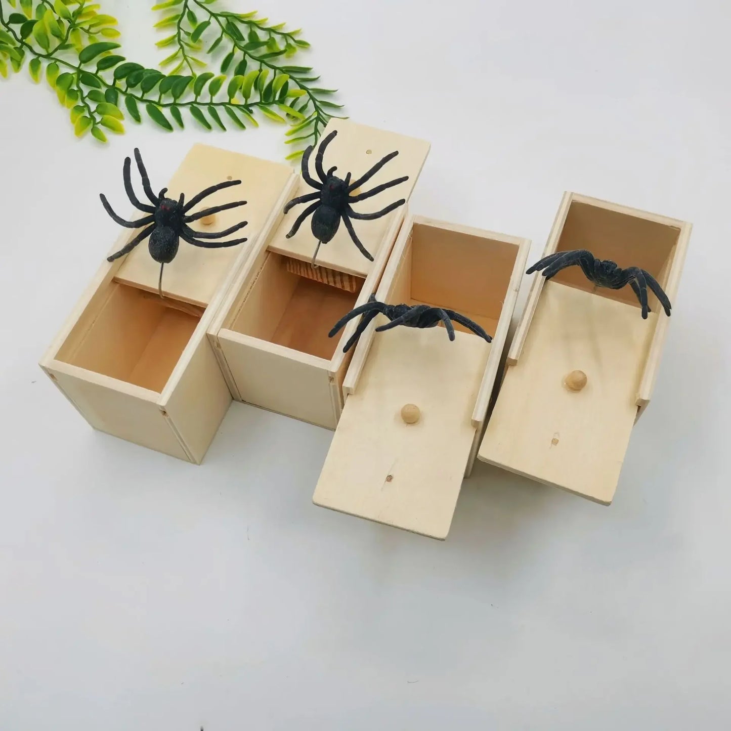 Trick Spider Funny Scare Box Wooden Prank Toy for Friends