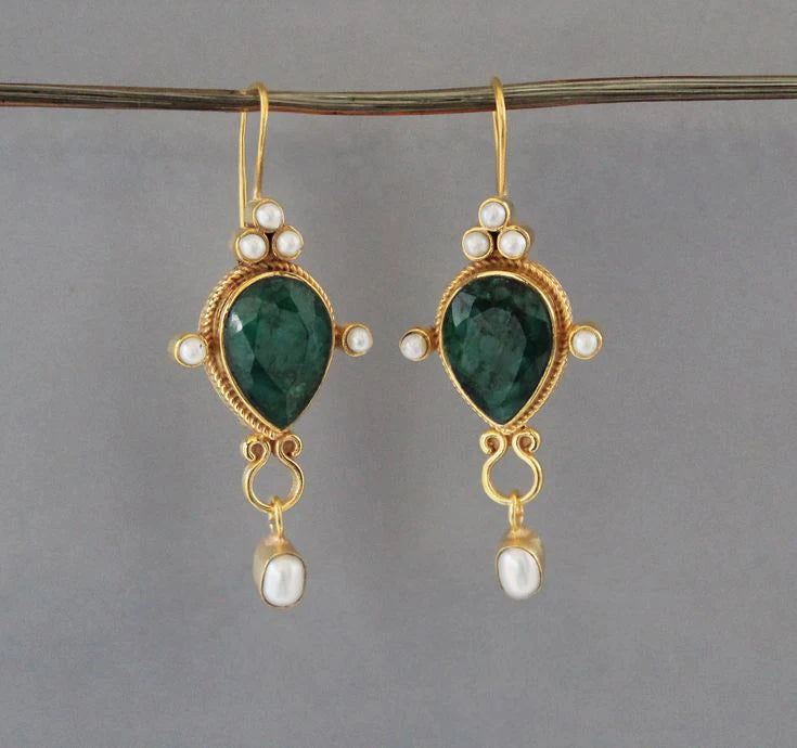 2 Pieces Vintage Design Emerald Pearl Dangle Earrings for Parties