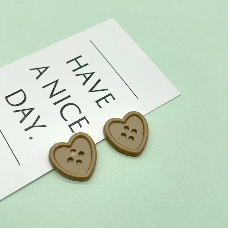 20 Piece Set of 18mm Colorful Heart Shaped Plastic Buttons for Children's Clothing and Sweaters Cute DIY Sewing Accessories