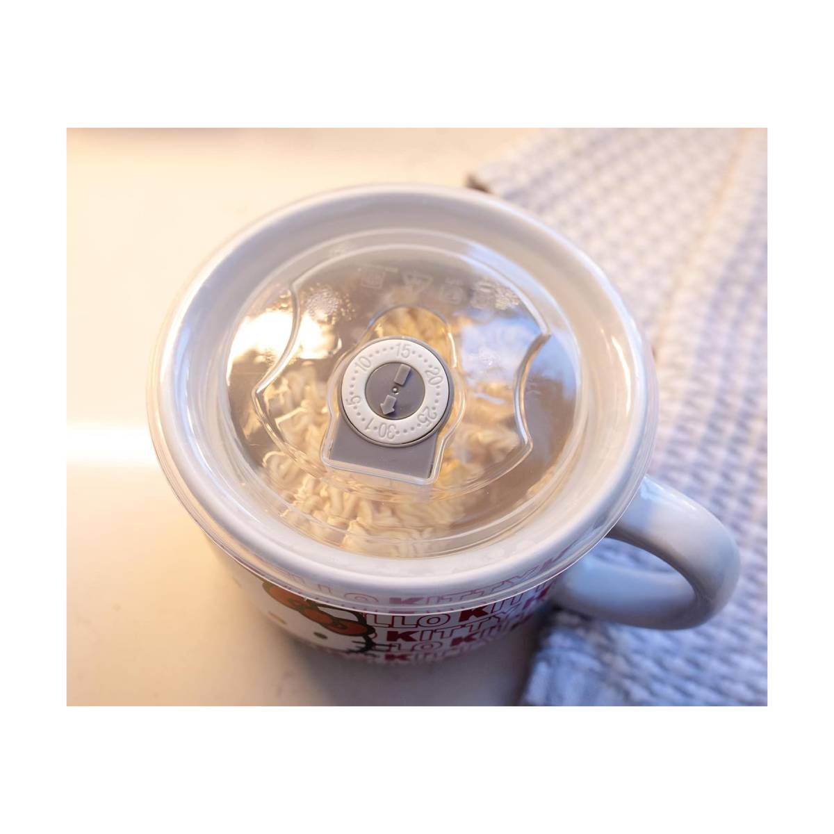 Sanrio Hello Kitty 24 oz Ceramic Soup Mug With Vented Lid - Red