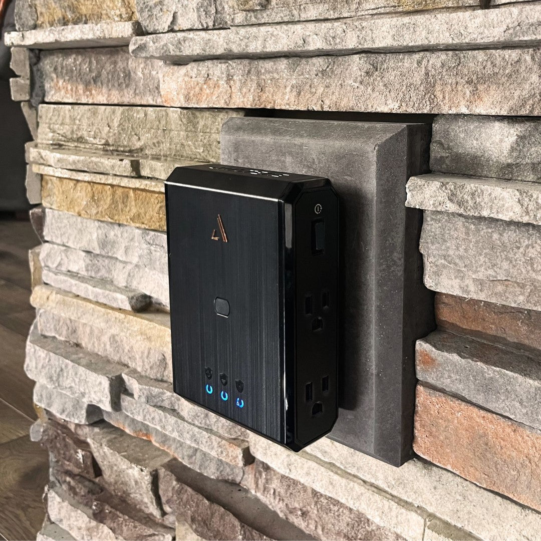 Austere 3SPS4US1 III Series 4 Outlet with Omniport USB - Black