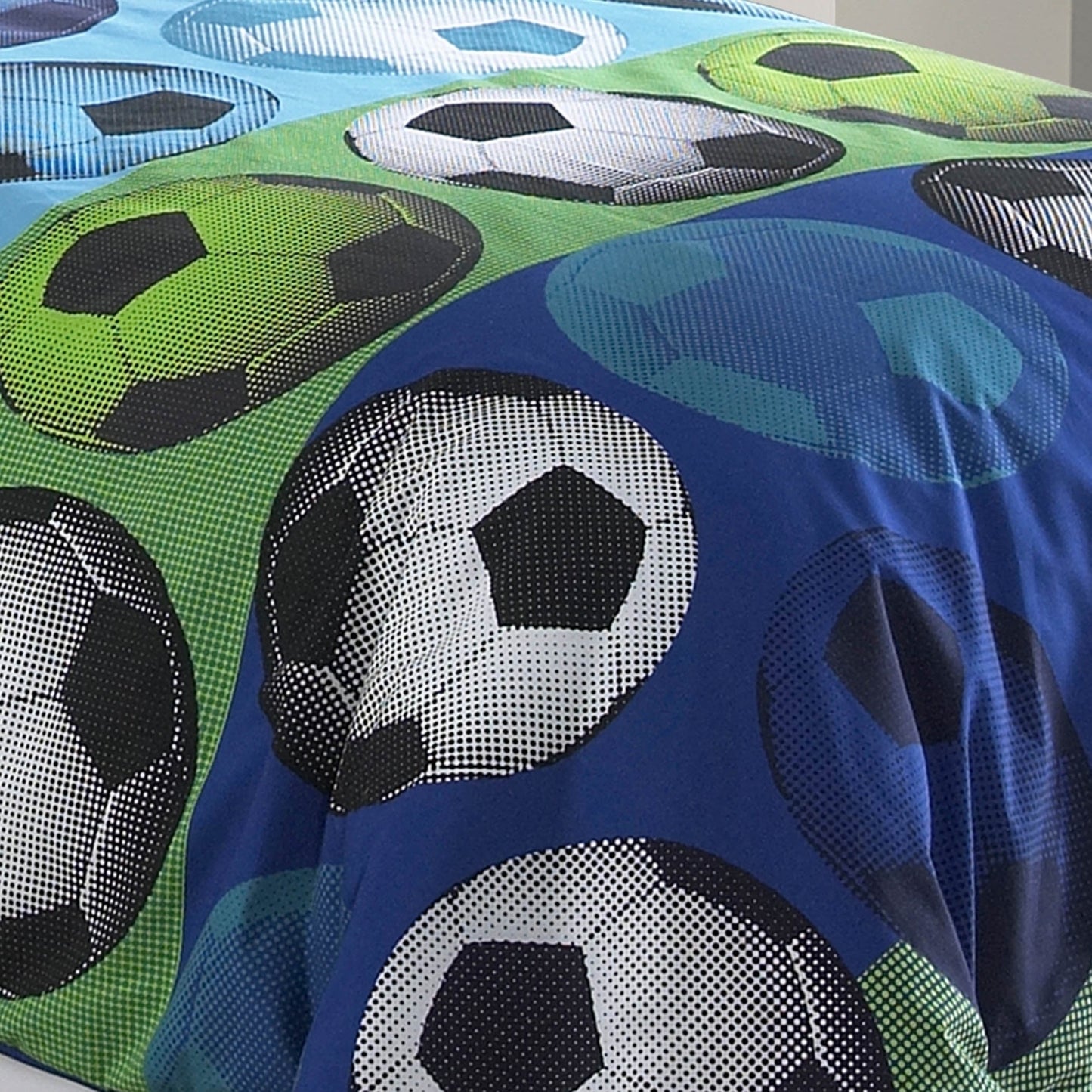 Hallmart Collectibles Soccer League 4-Piece Full Comforter Set