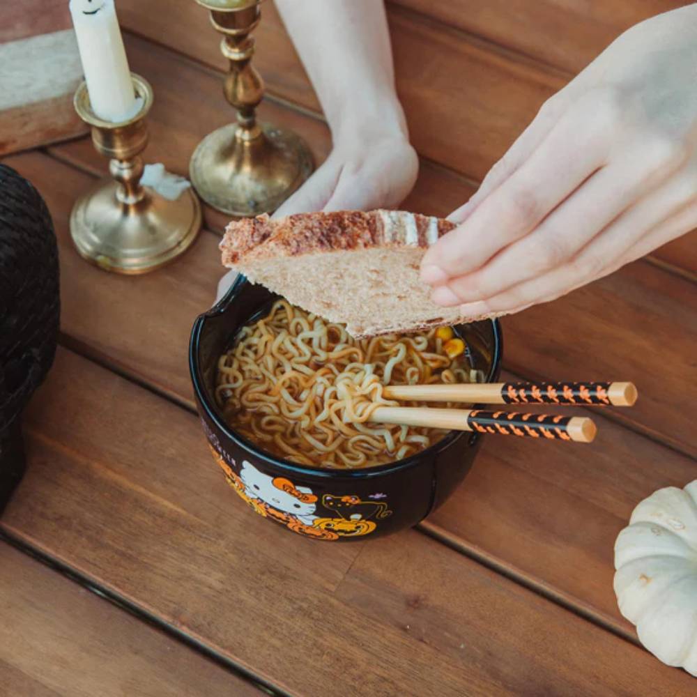 Sanrio Hello Kitty Pumpkins 20 oz Ramen Bowl and Chopstick Set