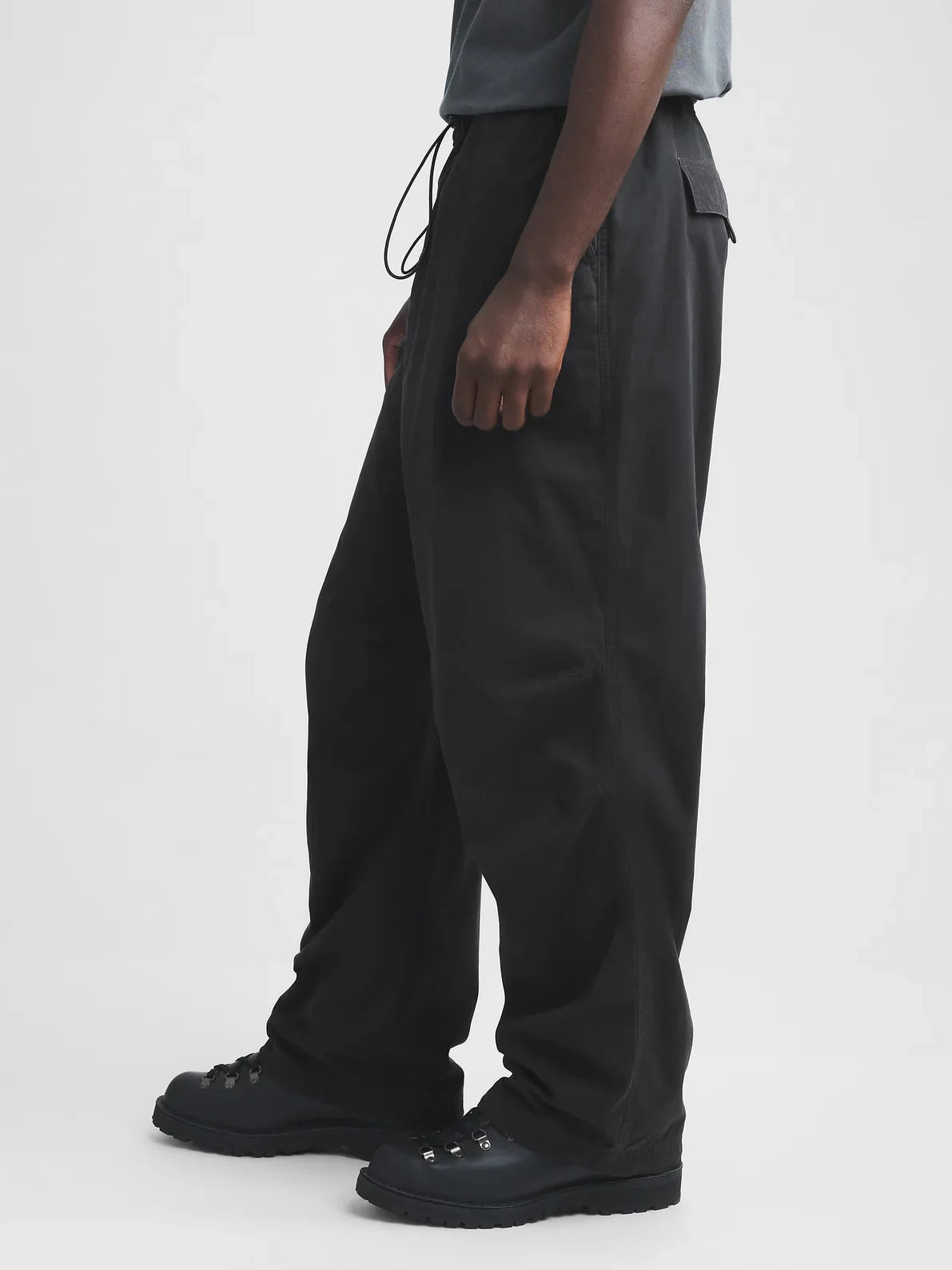 Gap - MadHappy - Oversized Parachute Pant - Jet Black
