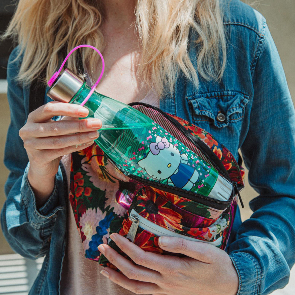 Sanrio Hello Kitty Hearts and Bows 20 oz Water Bottle with Lid - Multicolor