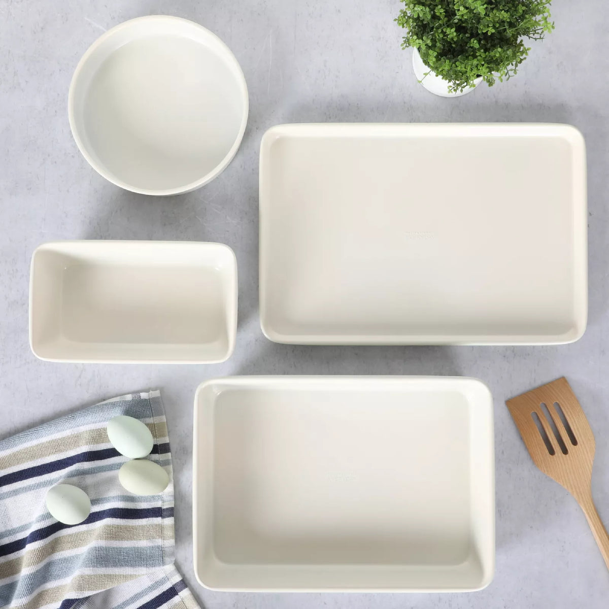 Martha Stewart 142237 Bakeware Set (4-Pieces) - White