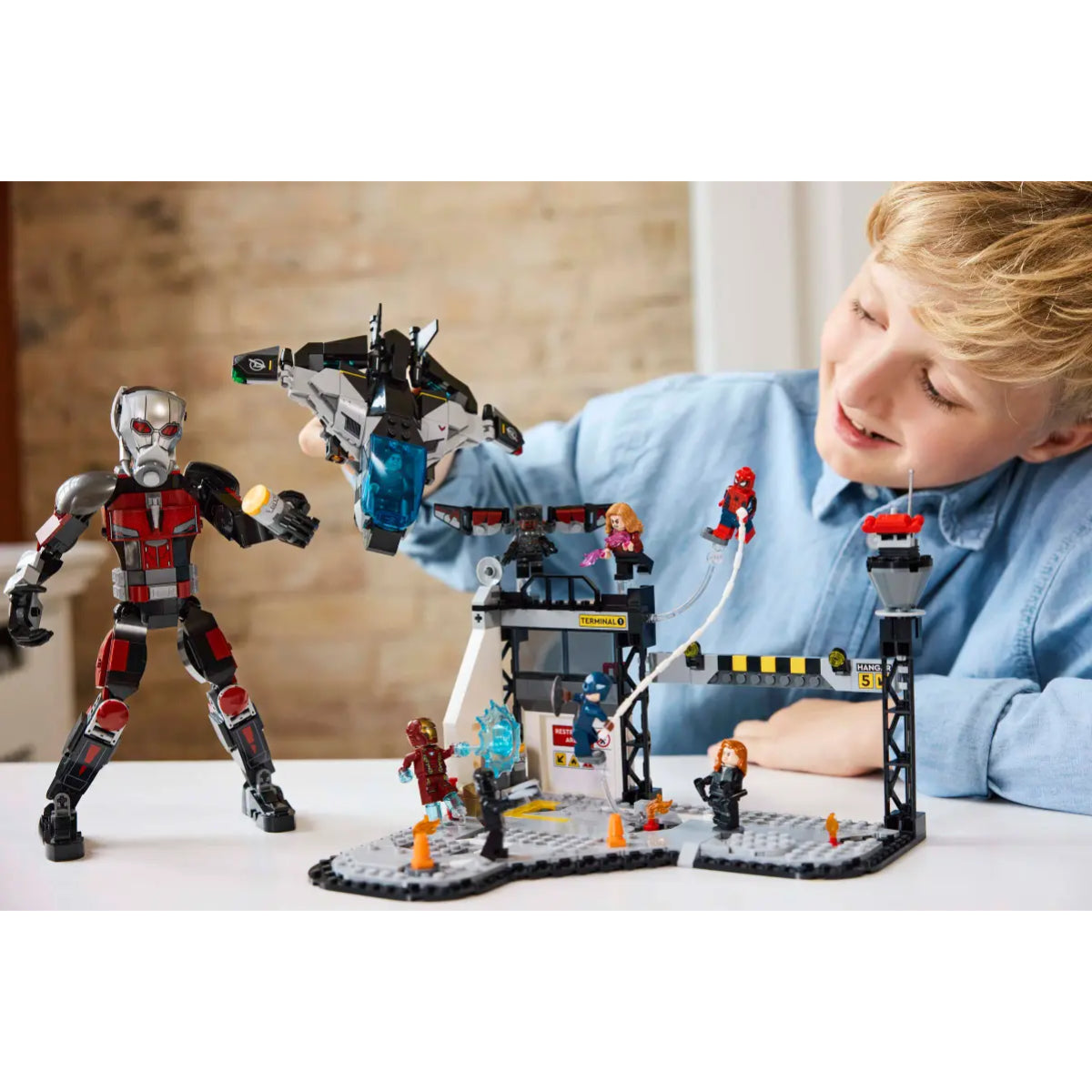 LEGO Marvel Captain America Civil War Action Battle Building Toy Set (736-Pieces)