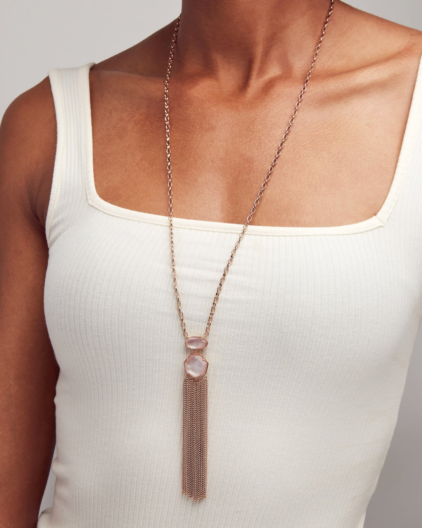 Kendra Scott Tae Long Pendant NCK Gold Dichroic – Shimmering Dichroic Glass Centerpiece