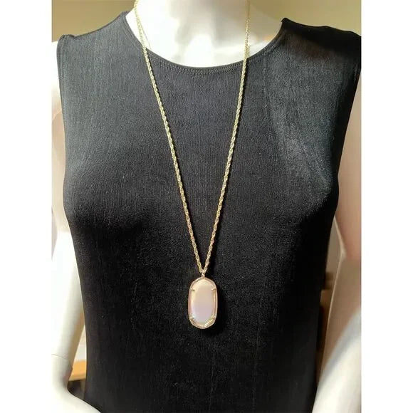 Kendra Scott Rae Necklace – Elegant Gold Chain with White Mother-of-Pearl Pendant