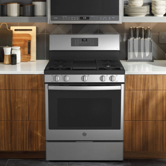GE Profile PGB935YPFS 5.6 cu. ft. Smart Free-Standing Gas Range with No Preheat Air Fry - Fingerprint Resistant Stainless Steel - Curacao