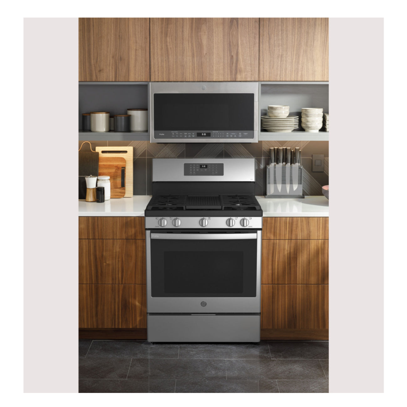 GE Profile PGB935YPFS 5.6 cu. ft. Smart Free-Standing Gas Range with No Preheat Air Fry - Fingerprint Resistant Stainless Steel - Curacao