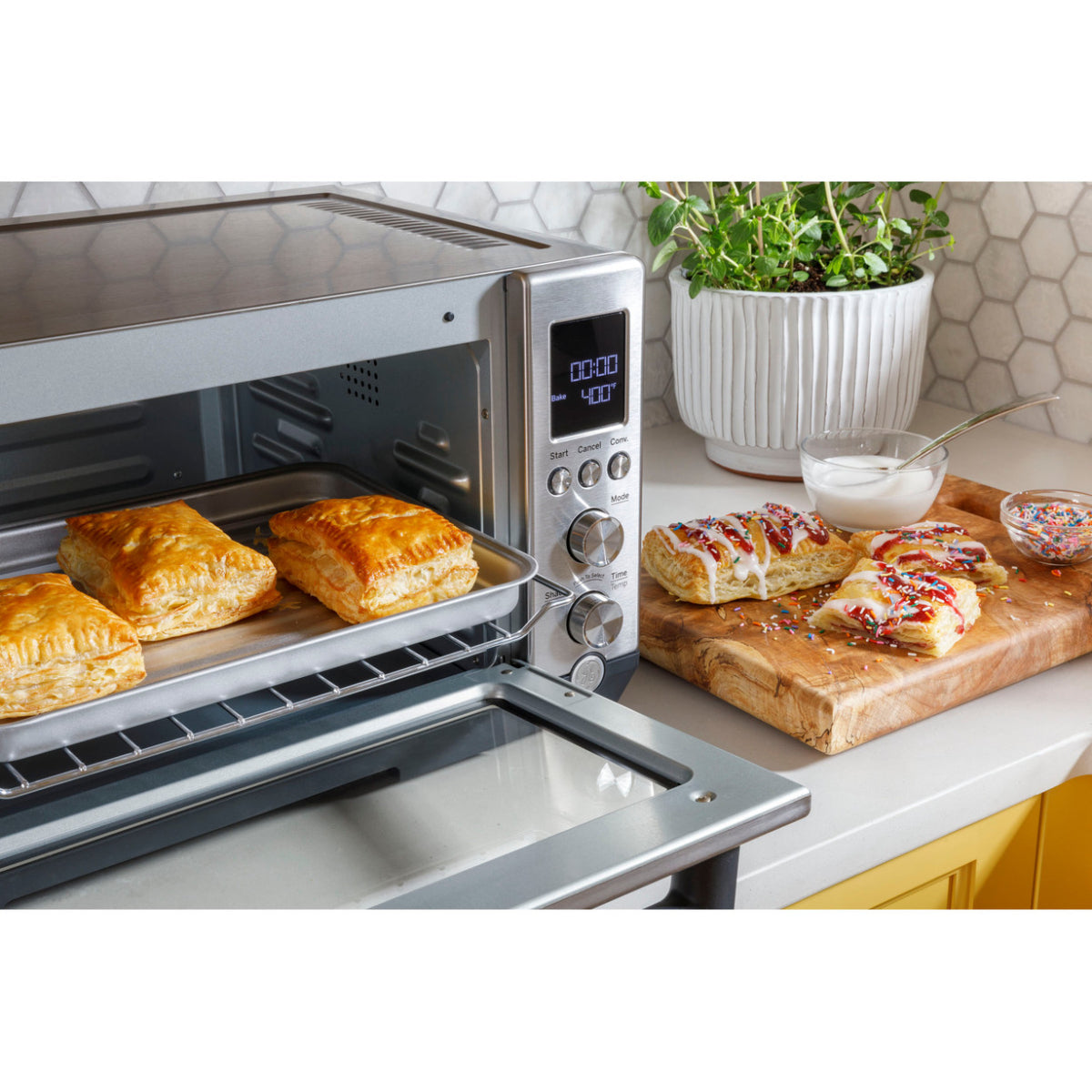 GE G90CABSSPSS Quartz 6-Slice Toaster Oven with Convection Bake - Silver