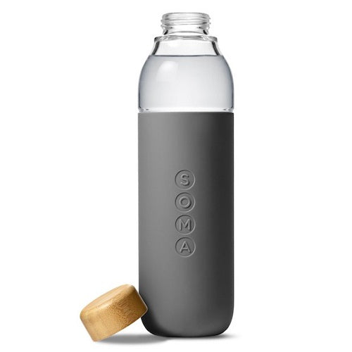 Botella de agua de vidrio Soma de 17 oz con funda de silicona - Gris