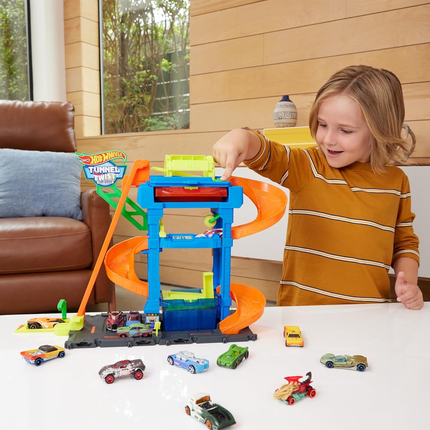 Hot Wheels City Tunnel Twist Car Wash & Color Shifters Playset