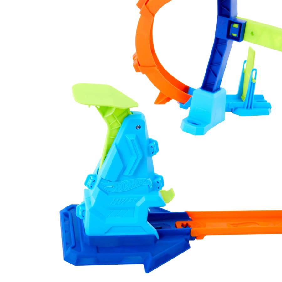 Hot Wheels Stunt Tracks Corkscrew Jump Champion Track Set with Toy Car