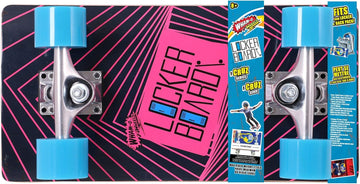 ¡Bum! ¡Oh, oh!
 Patineta Locker Board de 17" de diseño compacto, color negro y rosa 
