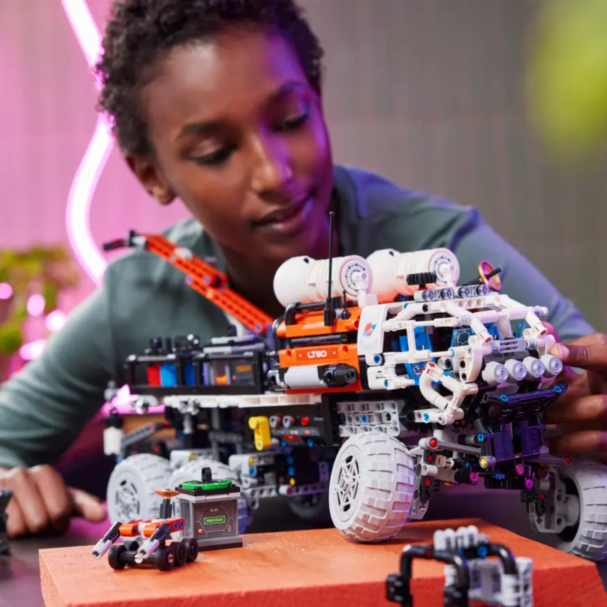 Juego de construcción LEGO Technic Mars Crew Exploration Rover (1599 piezas)