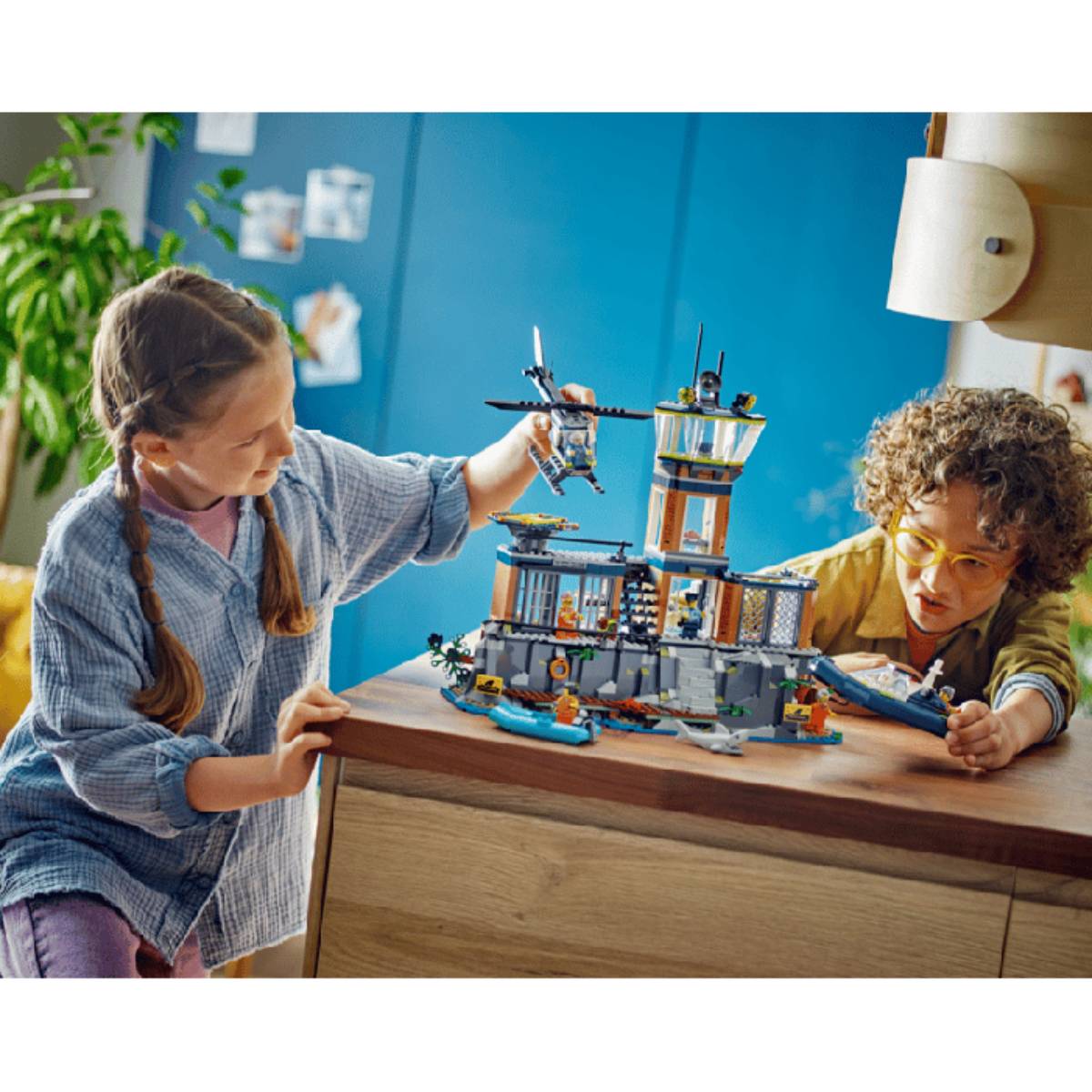 Juego de construcción LEGO City Police Prison Island (980 piezas)