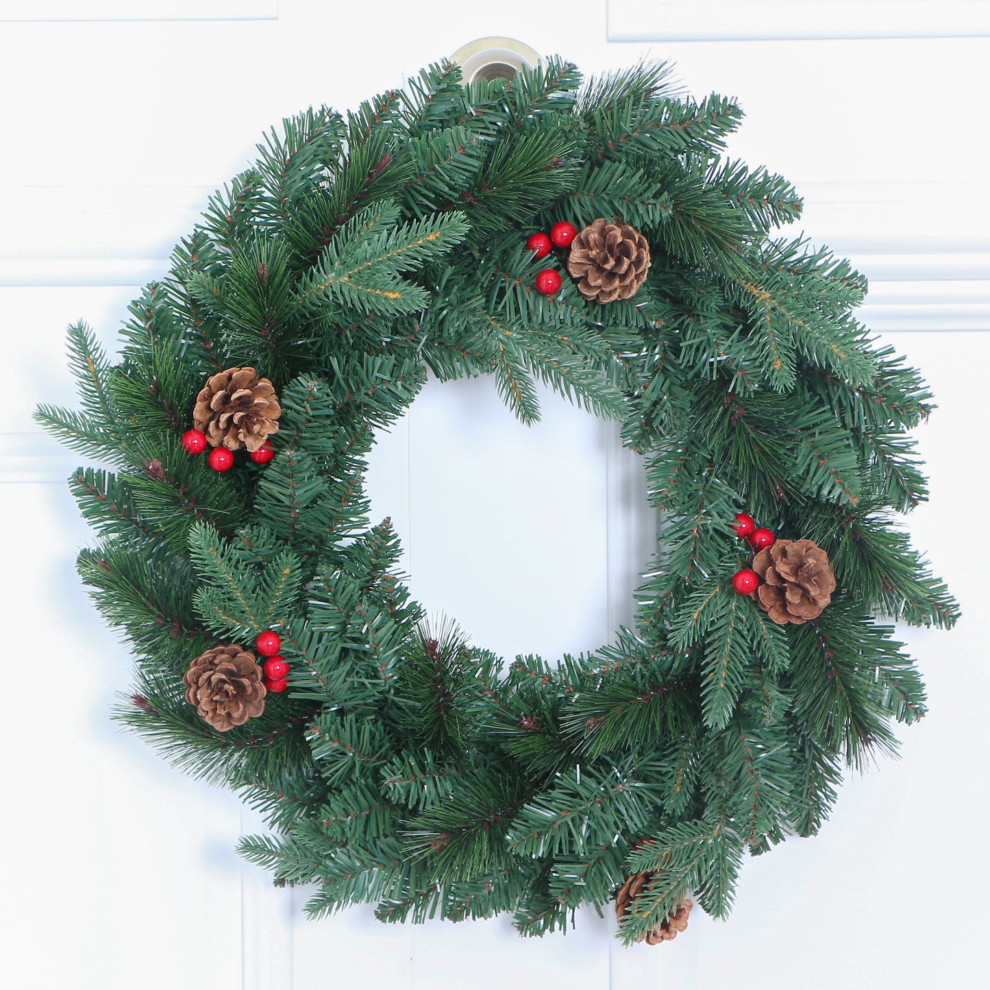 TOI 19â€ Mix Tip Wreath with Cones & Berries