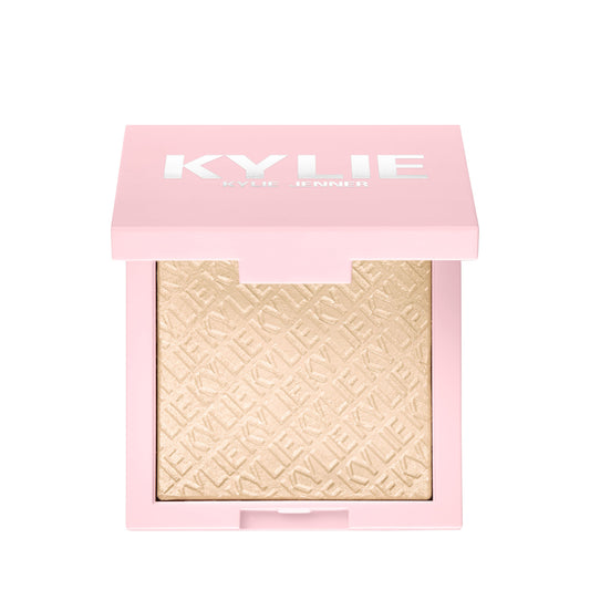 Polvo iluminador Kylighter 020 Ice Me Out de Kylie Cosmetics de 0,28 oz: fórmula que deja la piel transpirable