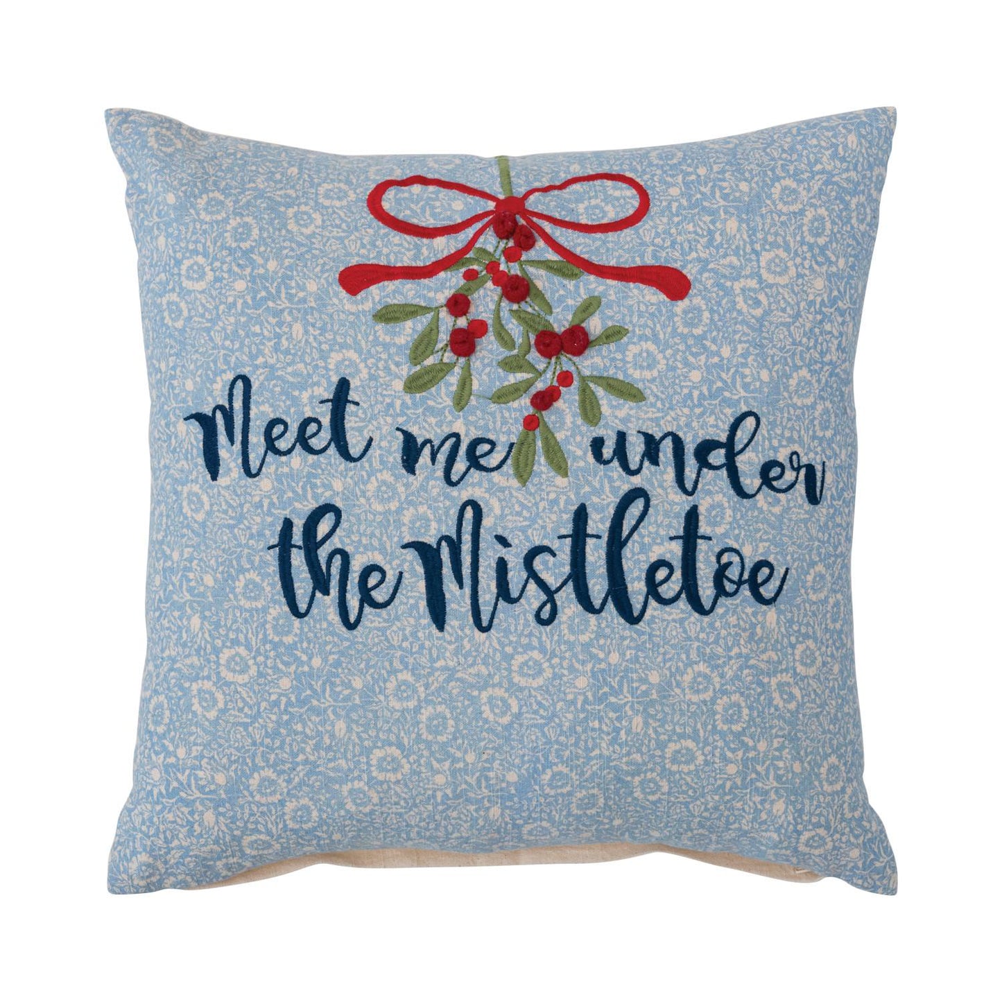 Almohada de algodón estampada de 18" con diseño de muérdago, bordado y pompones de Creative Co-Op - Multicolor