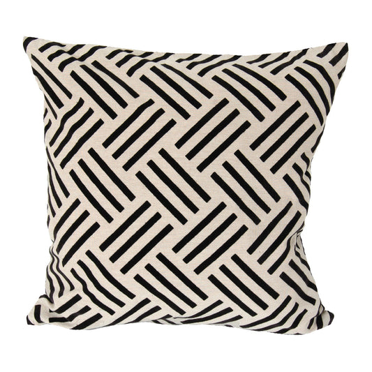 Almohada decorativa con diseño de enrejado flocado cuadrado de 20" x 20" de India House, color negro