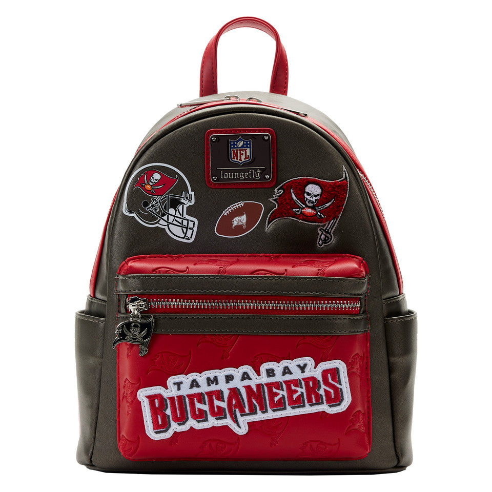 Mochila pequeña Loungefly de 10" con parches de los Tampa Bay Buccaneers de la NFL en poliuretano, color negro y rojo